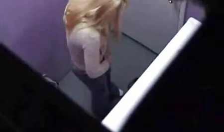 Blondine mit einem T ...