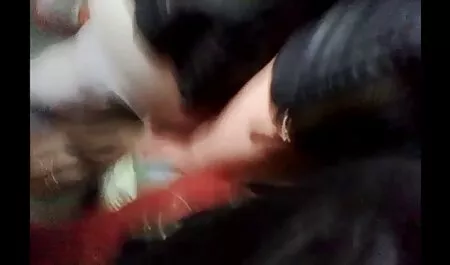 Frauen große Natürli ...